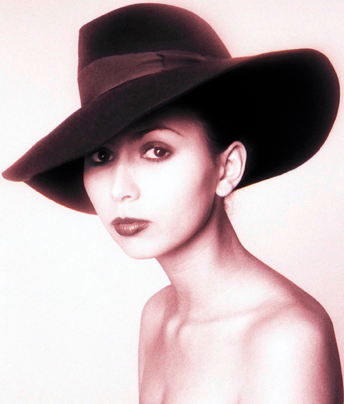 Ratna &dagger; 1977
&copy; Jeffrey Lew